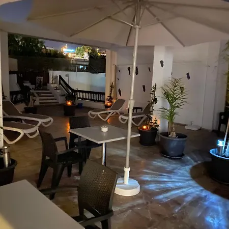 Flores 2 * Playa de las Americas (Tenerife)